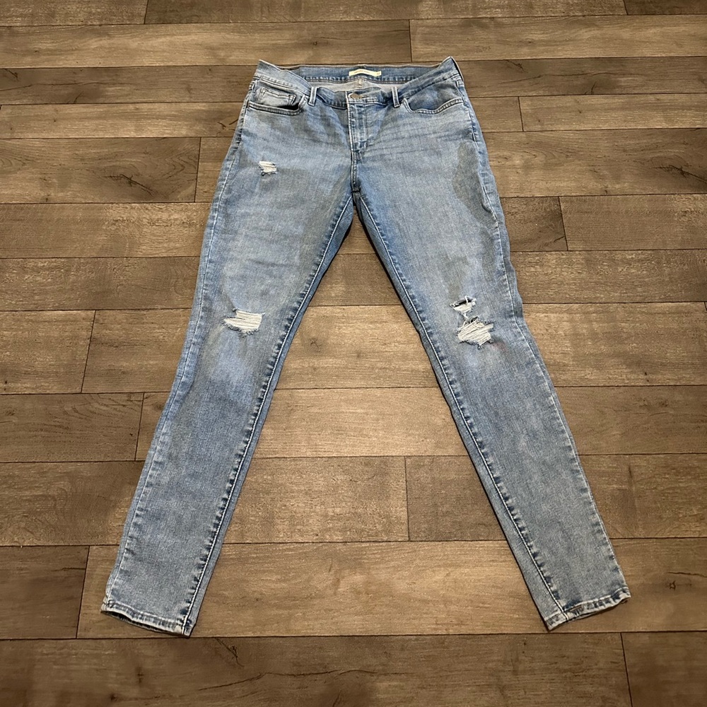 Levi - Size 32 - Like New